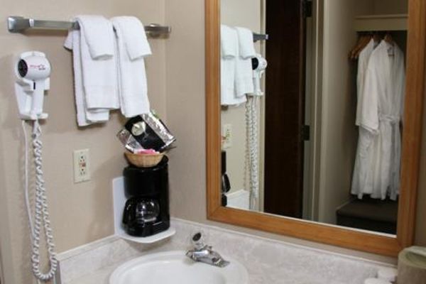 THE RIVERSIDE INN (Grants Pass)